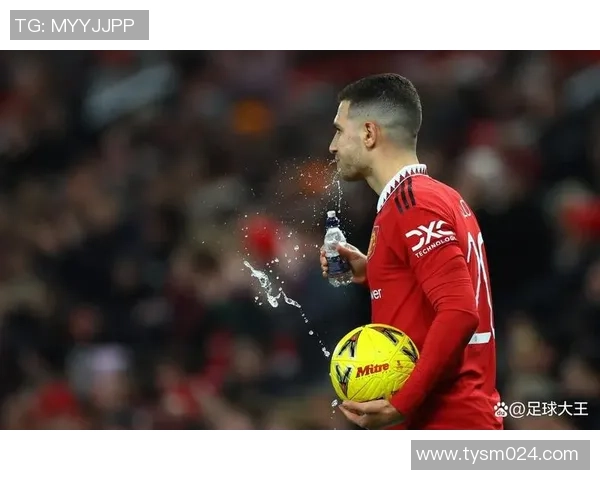 塞门约锁喉达洛特没被罚下，曼联球迷：要是卡塞米罗必定染红